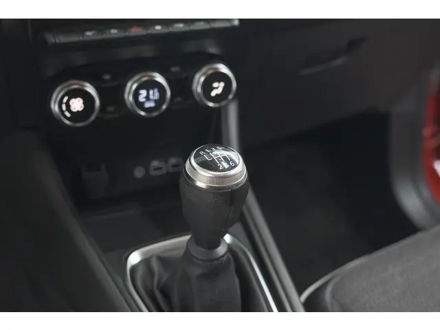 Renault Captur TCe 90 Techno 2024 Benzine 45