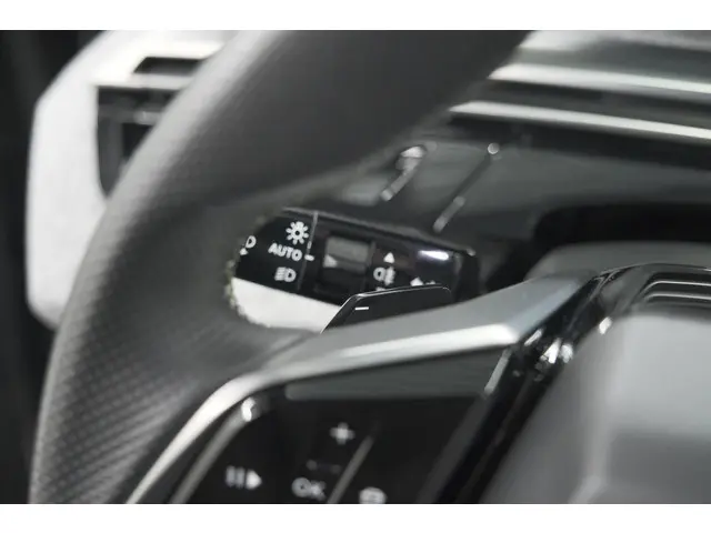 Peugeot 3008 1.2 Hybrid 136 GT 2025 Hybride Benzine 33