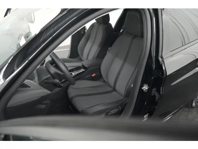 Peugeot 208 PureTech 100 Allure Pack 2023 Benzine 23