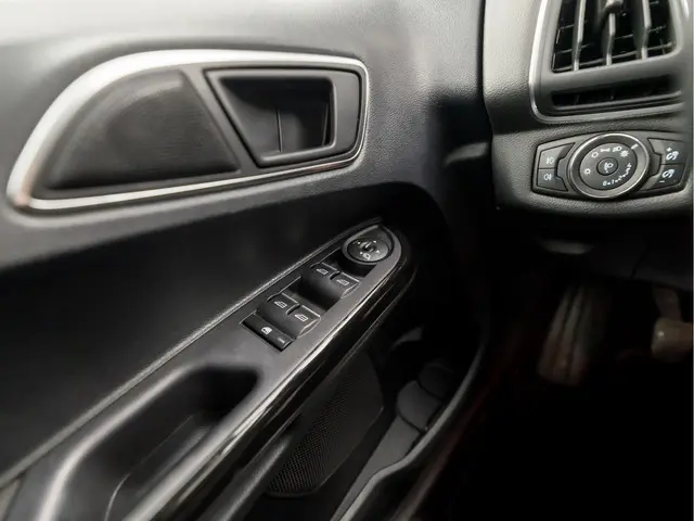 Ford B-MAX 1.0 EcoBoost Titanium Sport 2015 Benzine 22