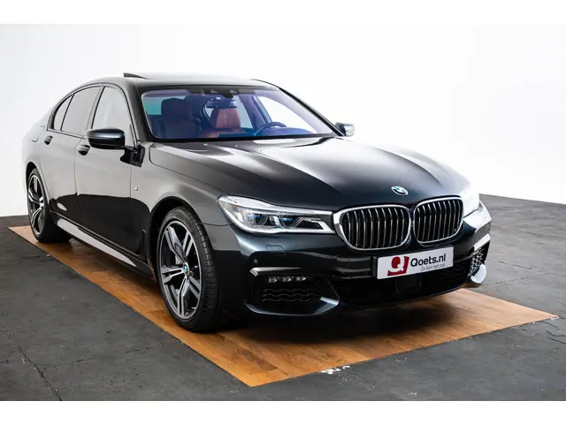 BMW 7 Serie 750i xDrive High Executive 2018 Benzine 12