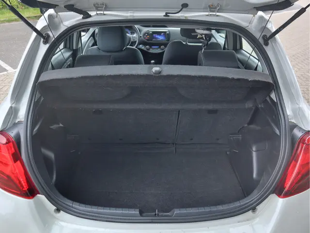 Toyota Yaris 1.5 Hybrid Comfort 2015 Hybride Benzine 27