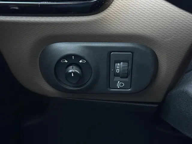 Citroën C4 Cactus 1.2 PureTech Shine 2015 Benzine 24