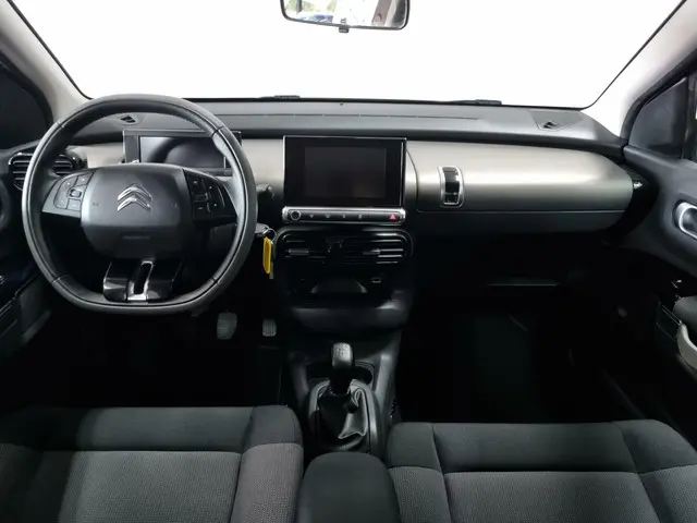 Citroën C4 Cactus 1.2 VTi Shine / Trekhaak 2015 Benzine 9