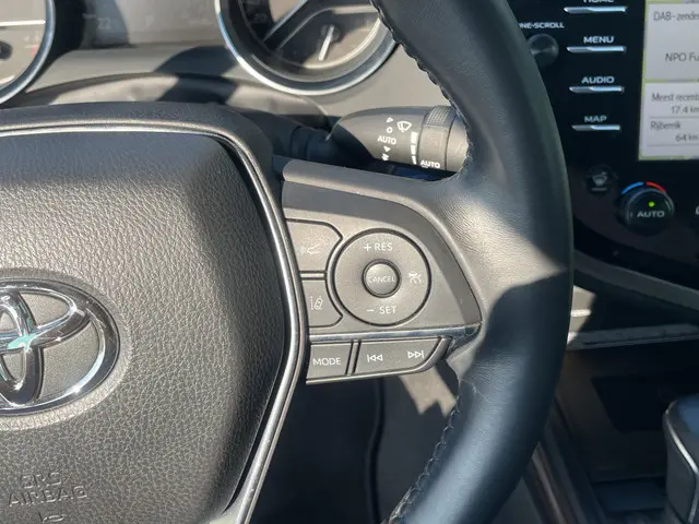 Toyota Camry 2.5 Hybrid Business + 2021 Hybride Benzine 15