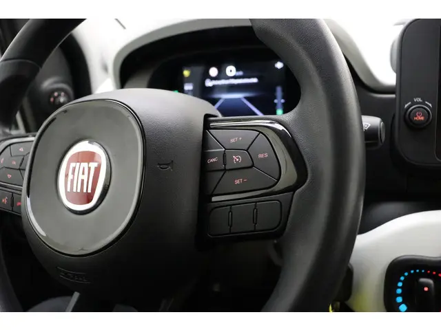 Fiat Panda 1.0 Hybrid Pandina 2025 Benzine 28