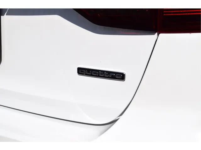 Audi A4 Avant 40 TFSI quattro S edition 2022 Benzine 41