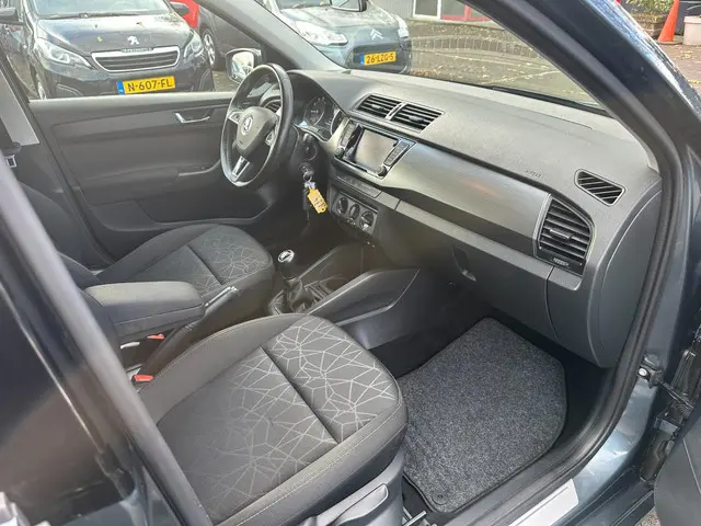 Škoda Fabia 1.0 TSI Clever , navigatie , pdc 2018 Benzine 20