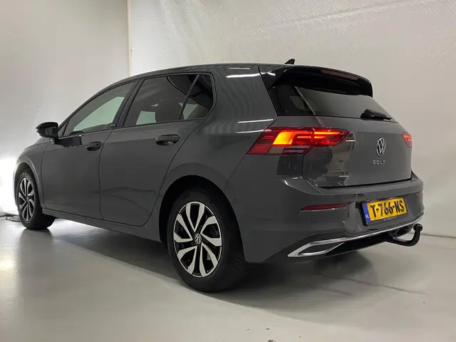 Volkswagen Golf 1.5 eTSI Active 2023 Benzine 36