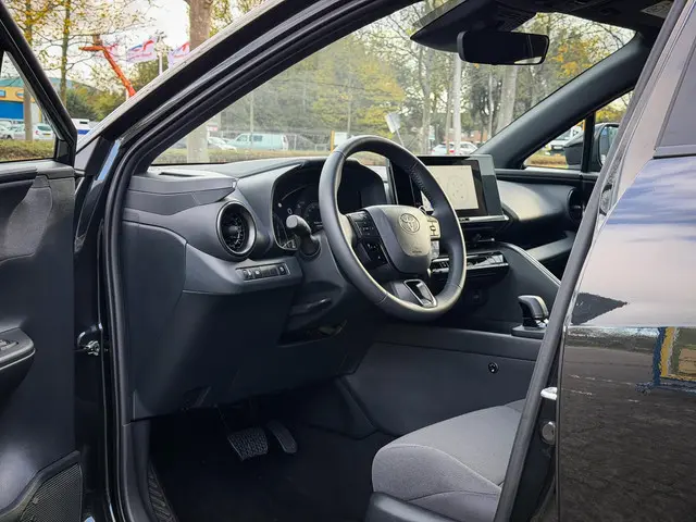 Toyota C-HR 1.8 Hybrid 140 Active 2024 Hybride Benzine 14