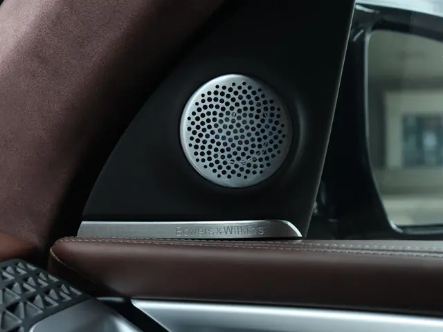 BMW XM 50e 2025 Hybride Benzine 32