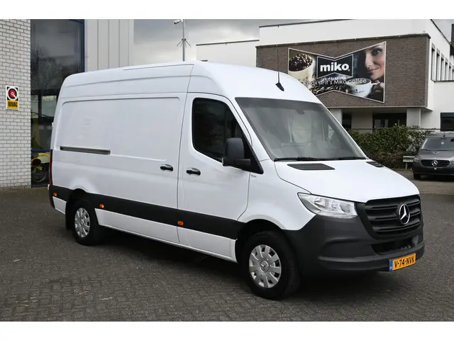 Mercedes-Benz Sprinter 317 CDI L2H2 2023 Diesel 9