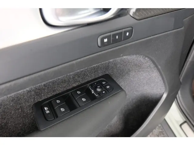 Volvo XC40 2.0 B4 Plus Dark 2024 Hybride Benzine 29