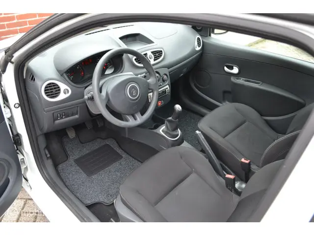 Renault Clio 1.2 Yahoo 2012 Benzine 13
