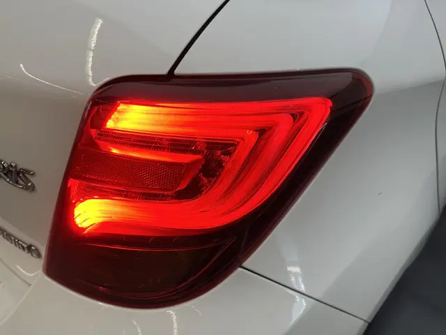 Toyota Yaris 1.5 Hybrid Comfort 2015 Hybride Benzine 10