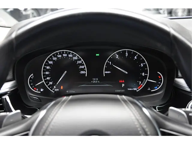 BMW 5 Serie 530i 2018 Benzine 17