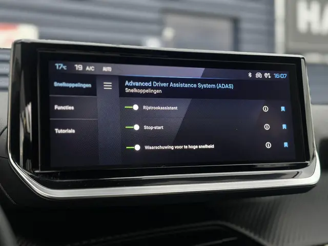 Peugeot 2008 1.2 PureTech 100 Allure 2024 Benzine 16