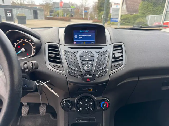 Ford Fiesta 1.0 Style Airco,Led, Navigatie 2015 Benzine 28