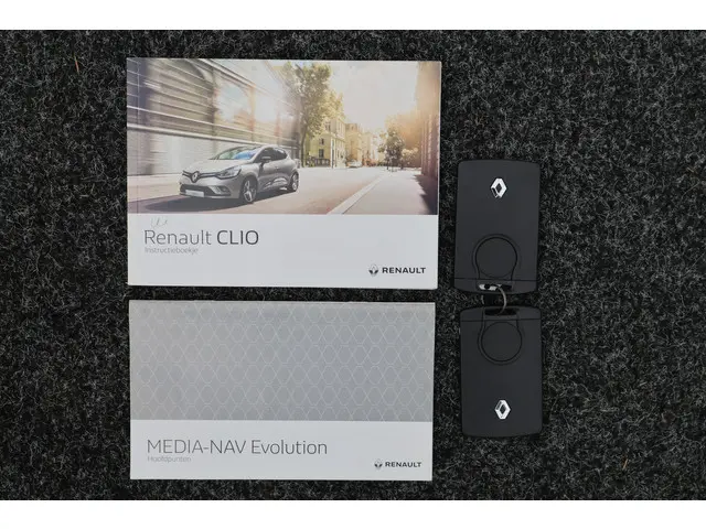 Renault Clio Estate 0.9 TCe Limited 2018 Benzine 37