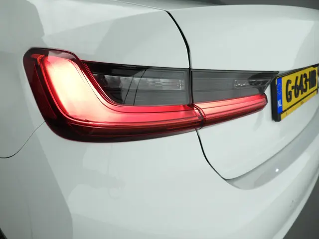 BMW 3 Serie Sedan 320i 2019 Benzine 39