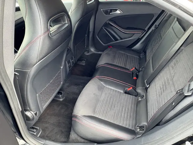 Mercedes-Benz CLA 180 Business Solution AMG 2018 Benzine 5