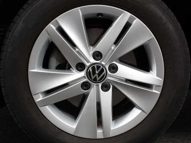 Volkswagen Golf 1.0 eTSI Life Business 2023 Benzine 33