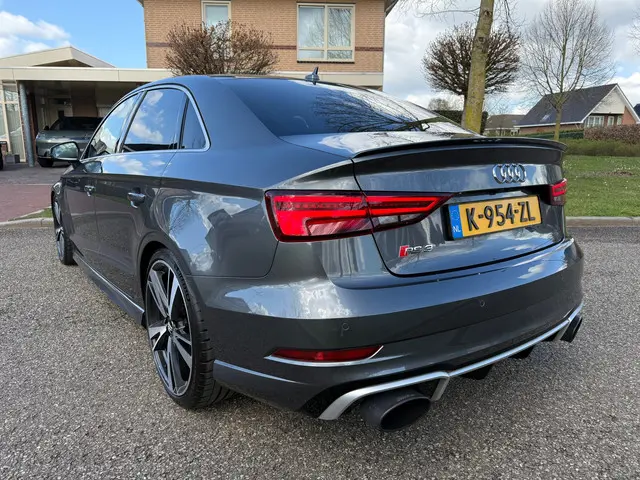 Audi RS3 A3 Limousine 2.5 TFSI quattro 2018 Benzine 4