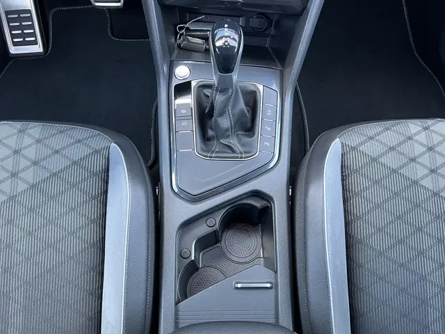 Volkswagen Tiguan 1.5 TSI R-Line Business+ 2023 Benzine 31