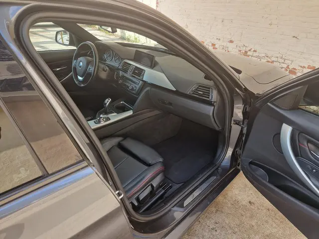 BMW 3 Serie 328i Executive 2012 Benzine 20