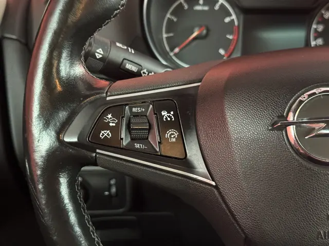 Opel Zafira 1.4 Turbo Business Executive 2017 Benzine 24