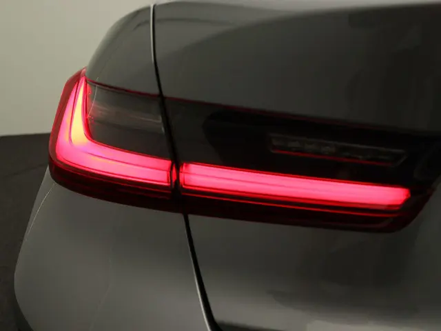 BMW 3 Serie 320i Sedan 2025 Benzine 10
