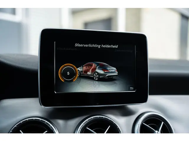 Mercedes-Benz CLA 180 AMG 2015 Benzine 35