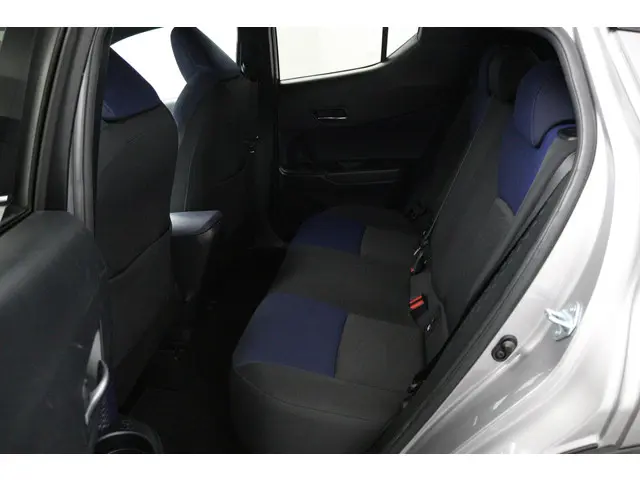 Toyota C-HR 1.2 Bi-Tone 2017 Benzine 18