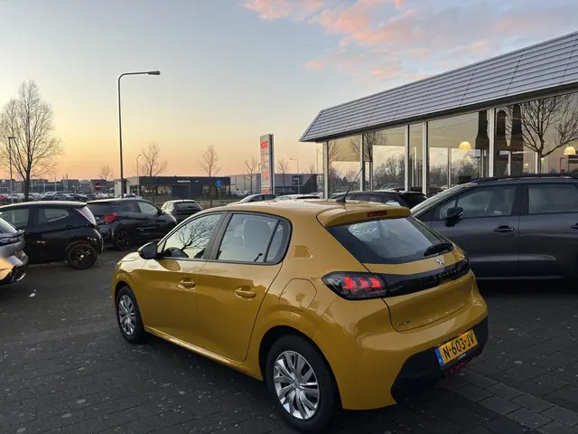 Peugeot 208 1.2 PureTech Active 2021 Benzine 3