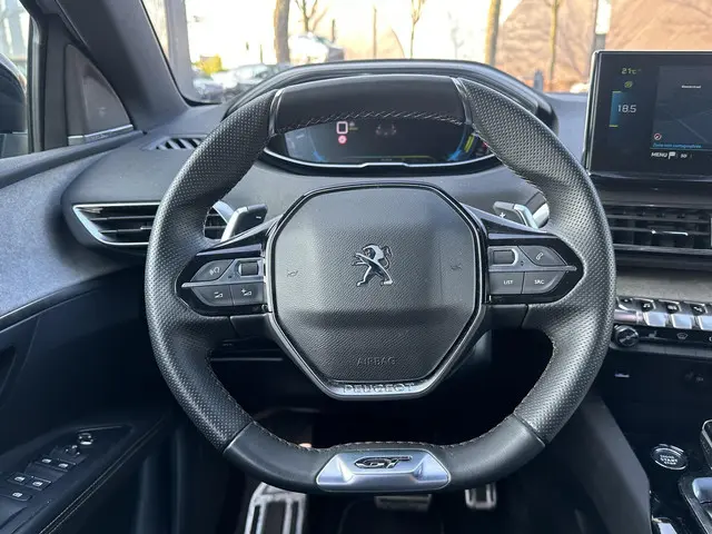 Peugeot 3008 1.6 HYbrid 225 GT 2022 Hybride Benzine 17