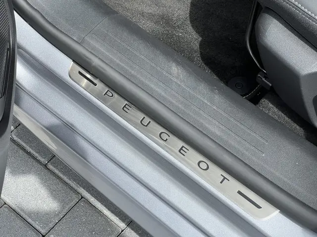 Peugeot 208 1.2 PureTech GT-Line 2020 Benzine 37