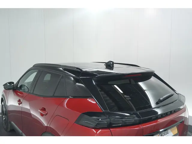 Peugeot 2008 PureTech 130 EAT8 GT 2024 Benzine 26