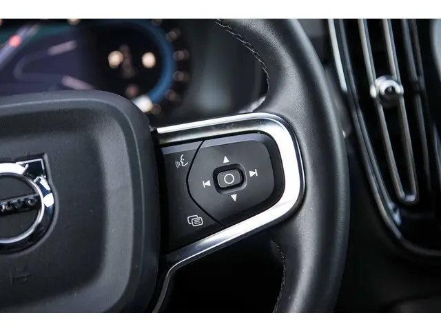 Volvo XC40 2.0 B3 Plus Black Edition 2025 Benzine 28