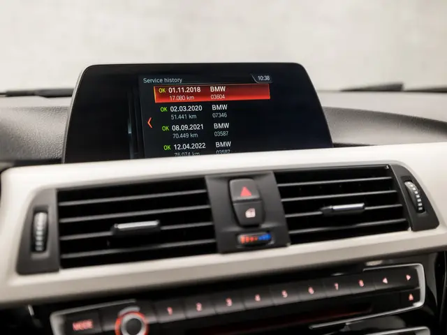 BMW 3 Serie 318i Executive Sportline 2017 Benzine 25
