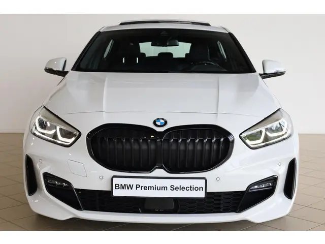 BMW 1 Serie 118i 2024 Benzine 4