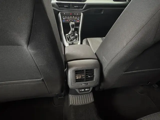 Volkswagen T-Roc 1.0 TSI Life 2023 Benzine 40