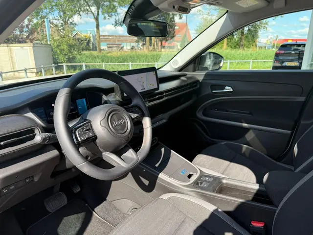 Jeep Avenger Longitude 54 kWh Aut. 2024 Elektrisch 11
