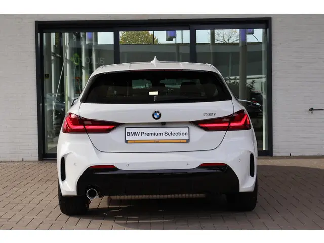 BMW 1 Serie 118i Executive Edition 2020 Benzine 4