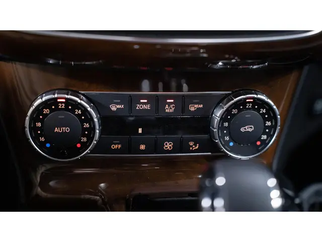 Mercedes-Benz G-Klasse 500 2017 Benzine 35