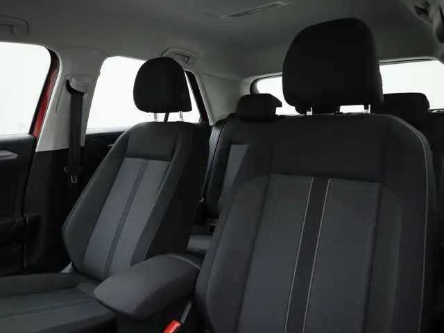 Volkswagen T-Roc 1.5 Tsi 150pk DSG Life 2023 Benzine 33