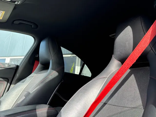 Mercedes-Benz CLA AMG 45 4MATIC 2015 Benzine 16