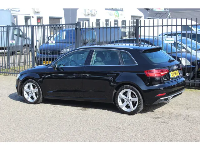 Audi A3 Sportback 30 TFSI Sport Edition 2019 Benzine 2