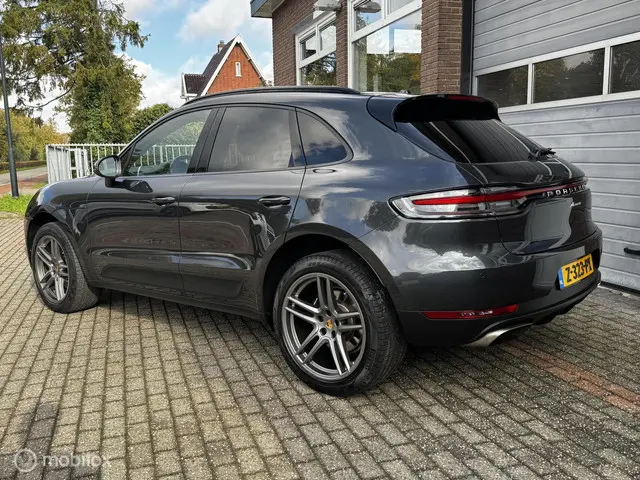 Porsche Macan 3