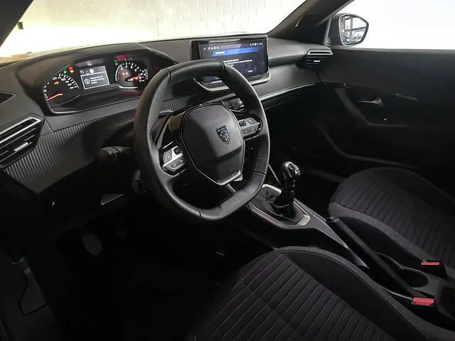 Peugeot 2008 1.2 PureTech 100 Active 2024 Benzine 4