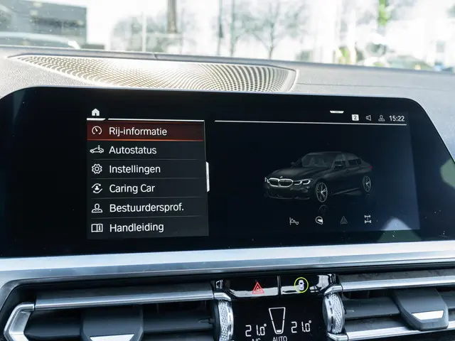 BMW 3 Serie 330i High Executive Edition 2019 Benzine 31